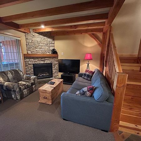 3 Bedroom 3 Bath Ski In Ski Out With Private Hot Tub Big White Buitenkant foto