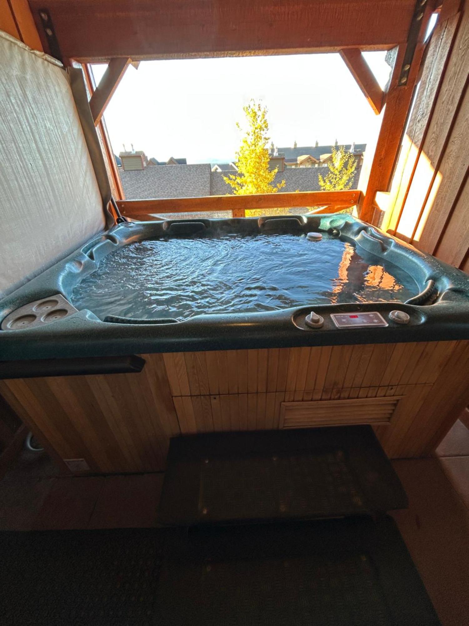 3 Bedroom 3 Bath Ski In Ski Out With Private Hot Tub Big White Buitenkant foto