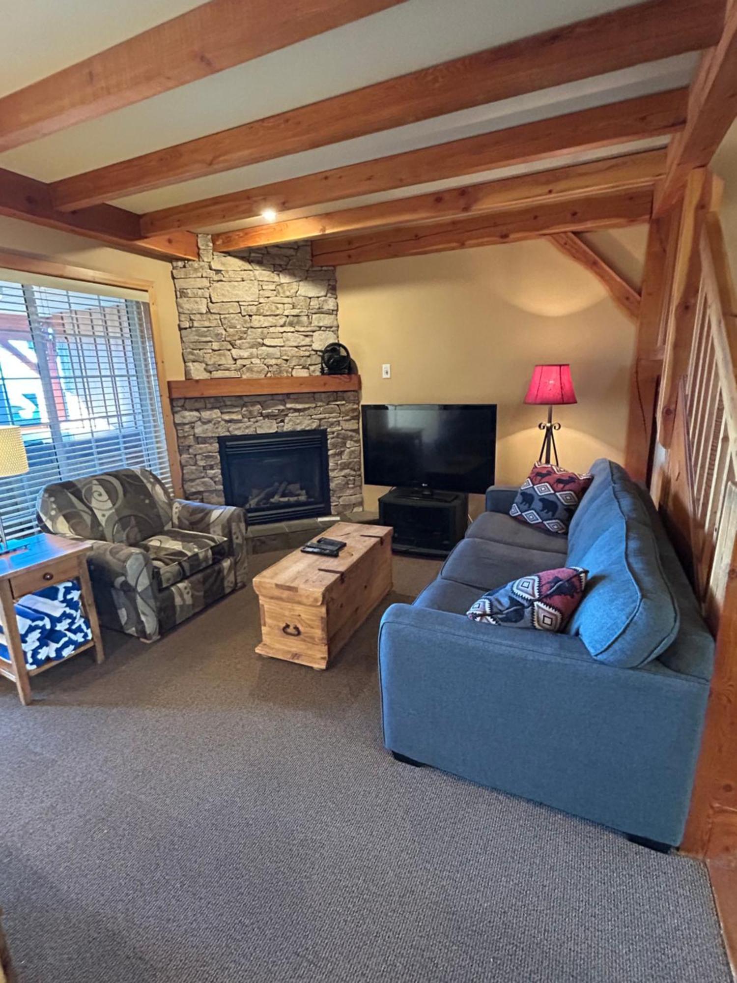 3 Bedroom 3 Bath Ski In Ski Out With Private Hot Tub Big White Buitenkant foto