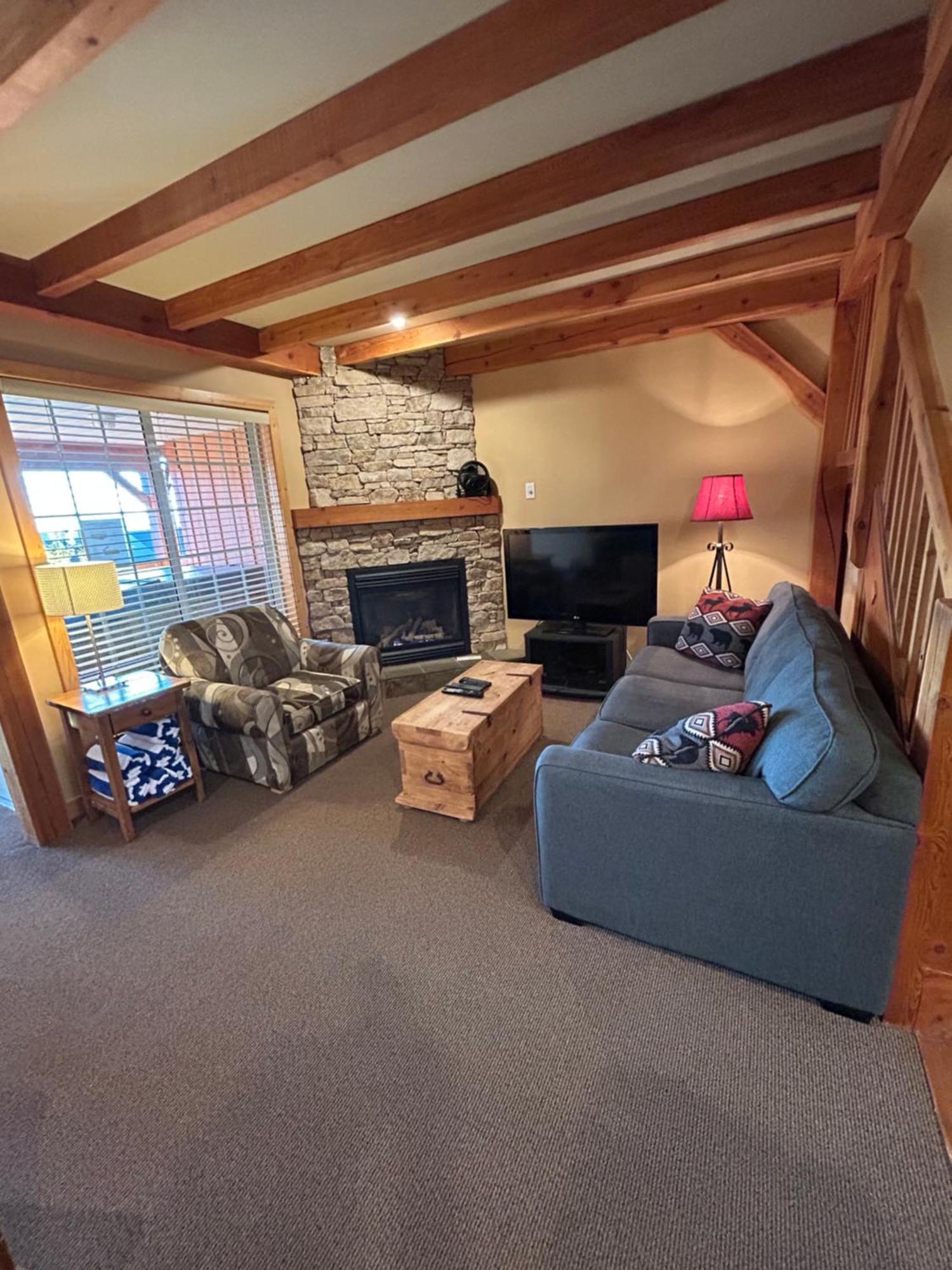 3 Bedroom 3 Bath Ski In Ski Out With Private Hot Tub Big White Buitenkant foto