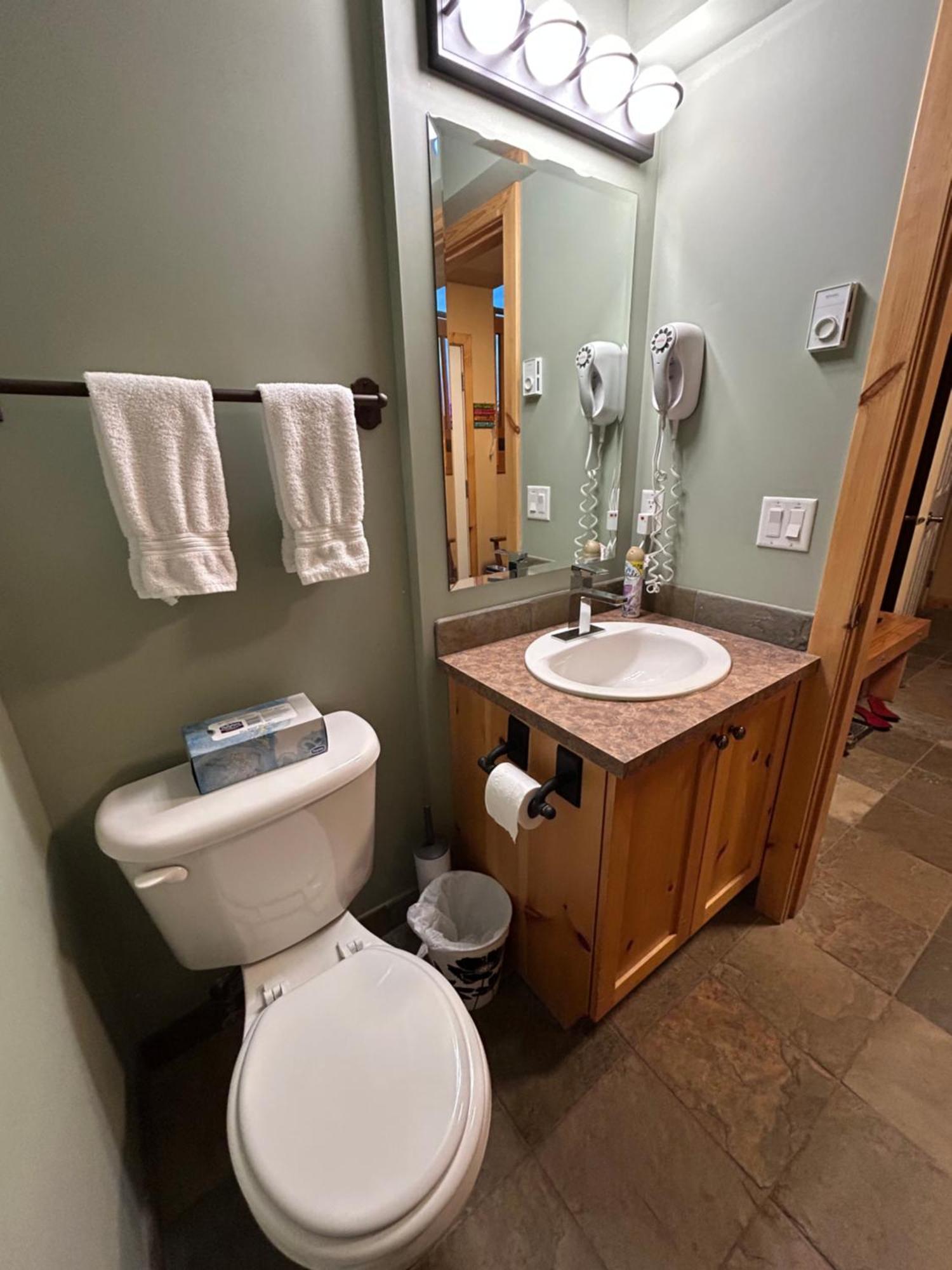 3 Bedroom 3 Bath Ski In Ski Out With Private Hot Tub Big White Buitenkant foto