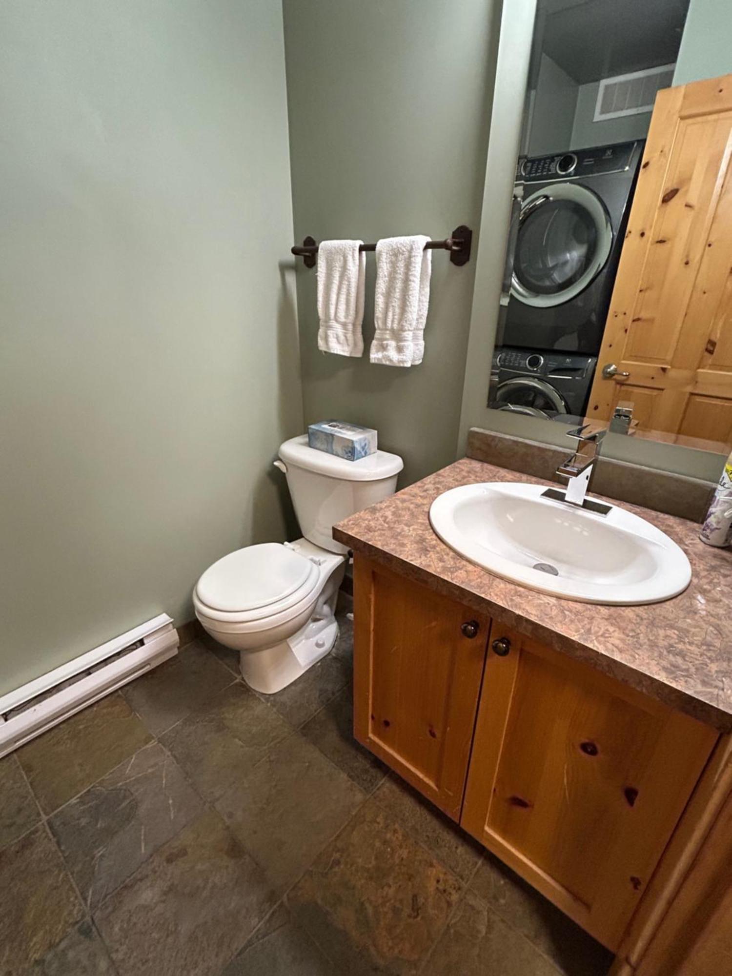 3 Bedroom 3 Bath Ski In Ski Out With Private Hot Tub Big White Buitenkant foto