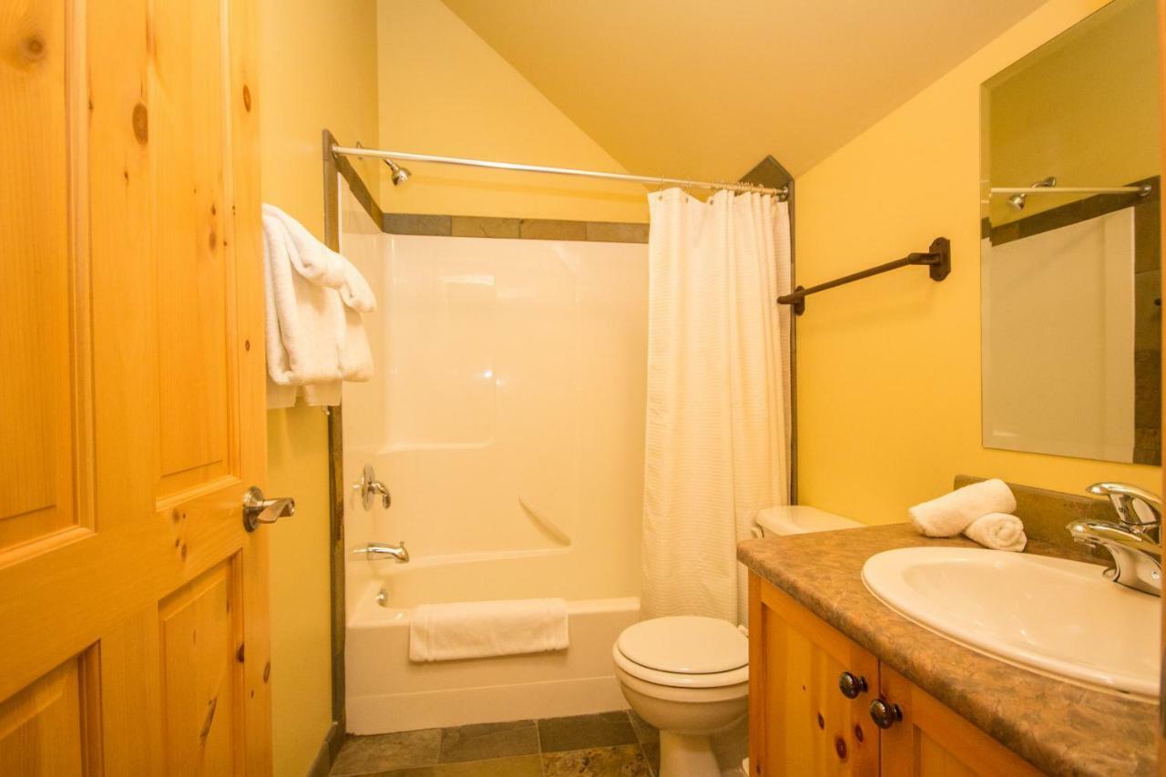 3 Bedroom 3 Bath Ski In Ski Out With Private Hot Tub Big White Buitenkant foto