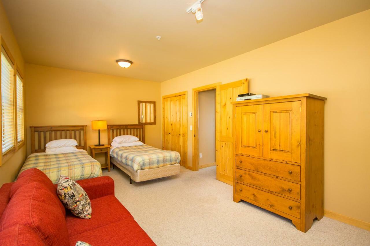 3 Bedroom 3 Bath Ski In Ski Out With Private Hot Tub Big White Buitenkant foto