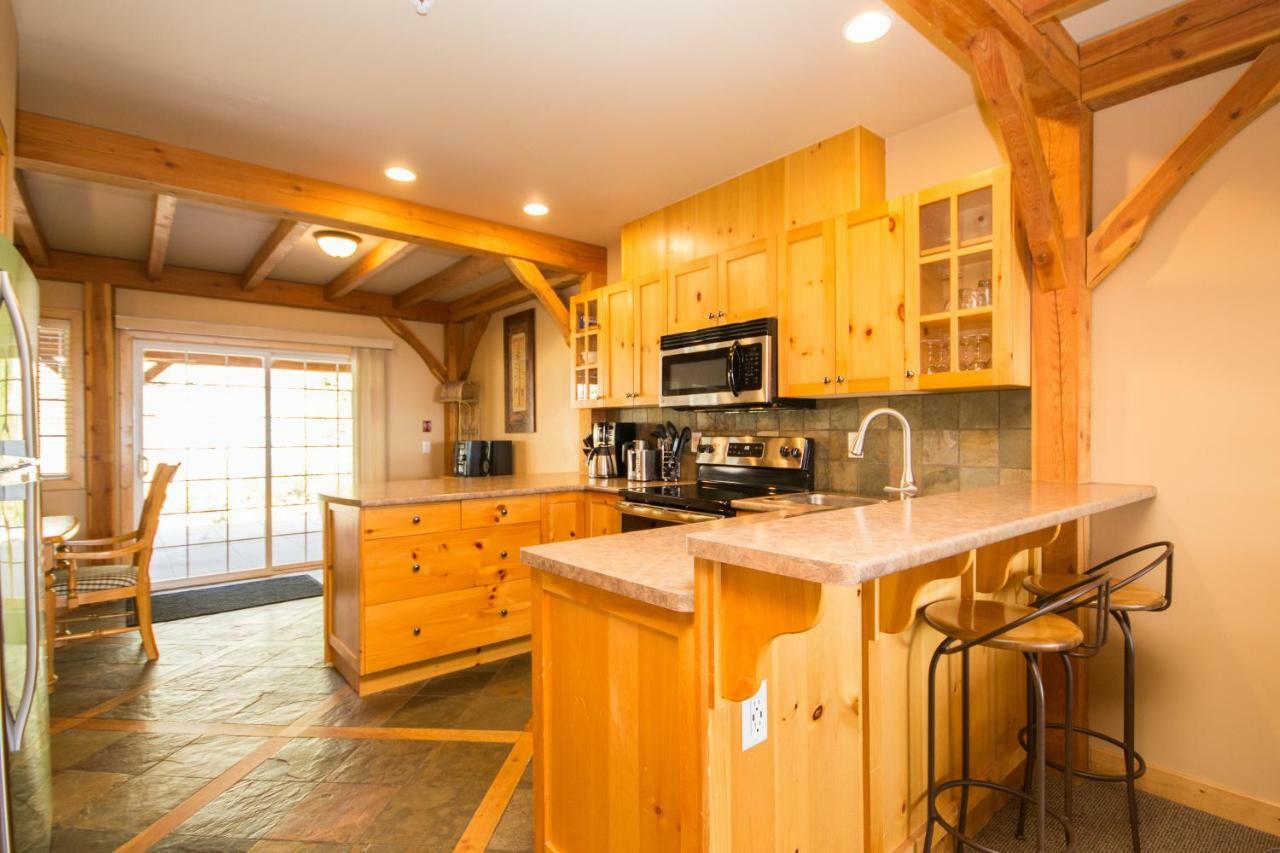 3 Bedroom 3 Bath Ski In Ski Out With Private Hot Tub Big White Buitenkant foto