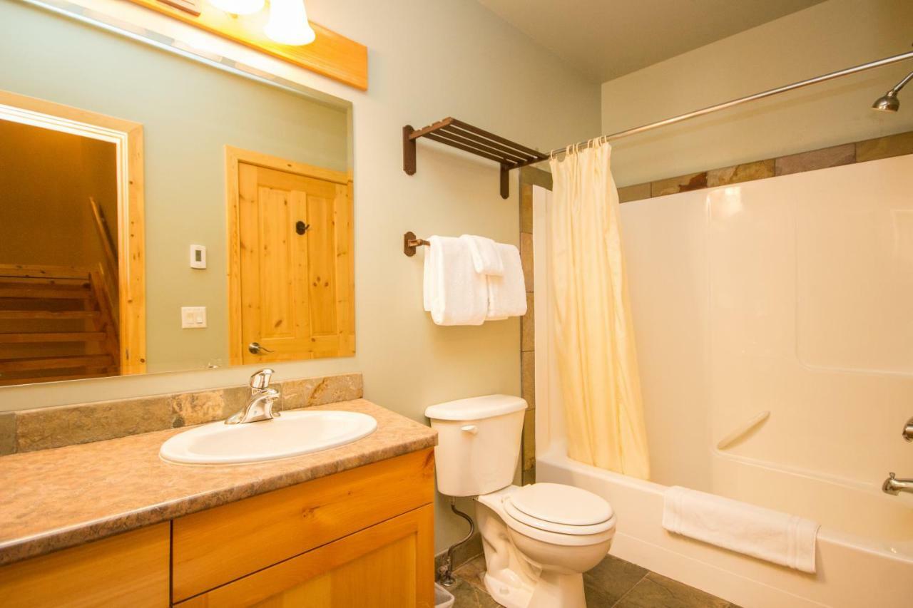 3 Bedroom 3 Bath Ski In Ski Out With Private Hot Tub Big White Buitenkant foto