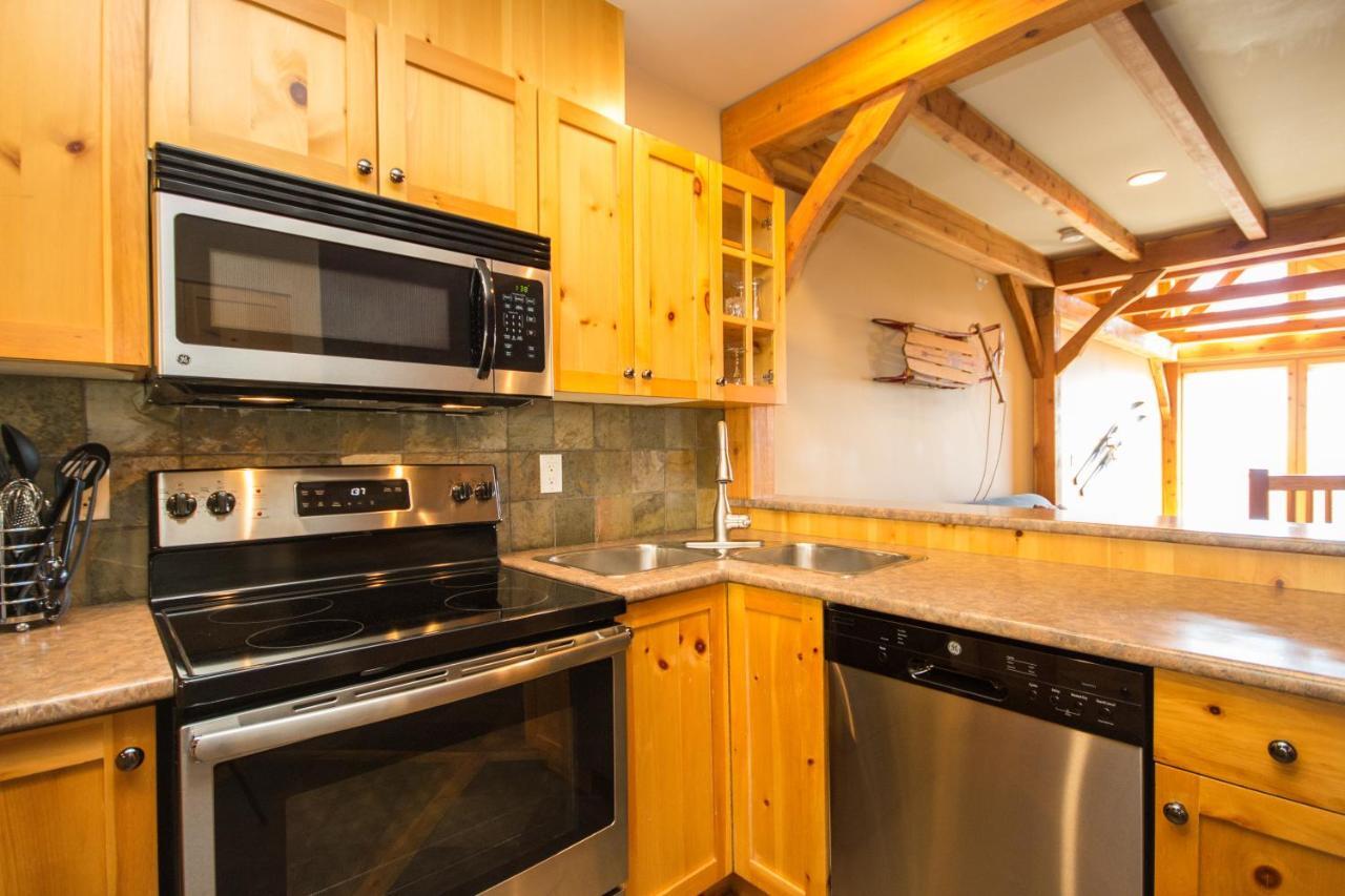 3 Bedroom 3 Bath Ski In Ski Out With Private Hot Tub Big White Buitenkant foto